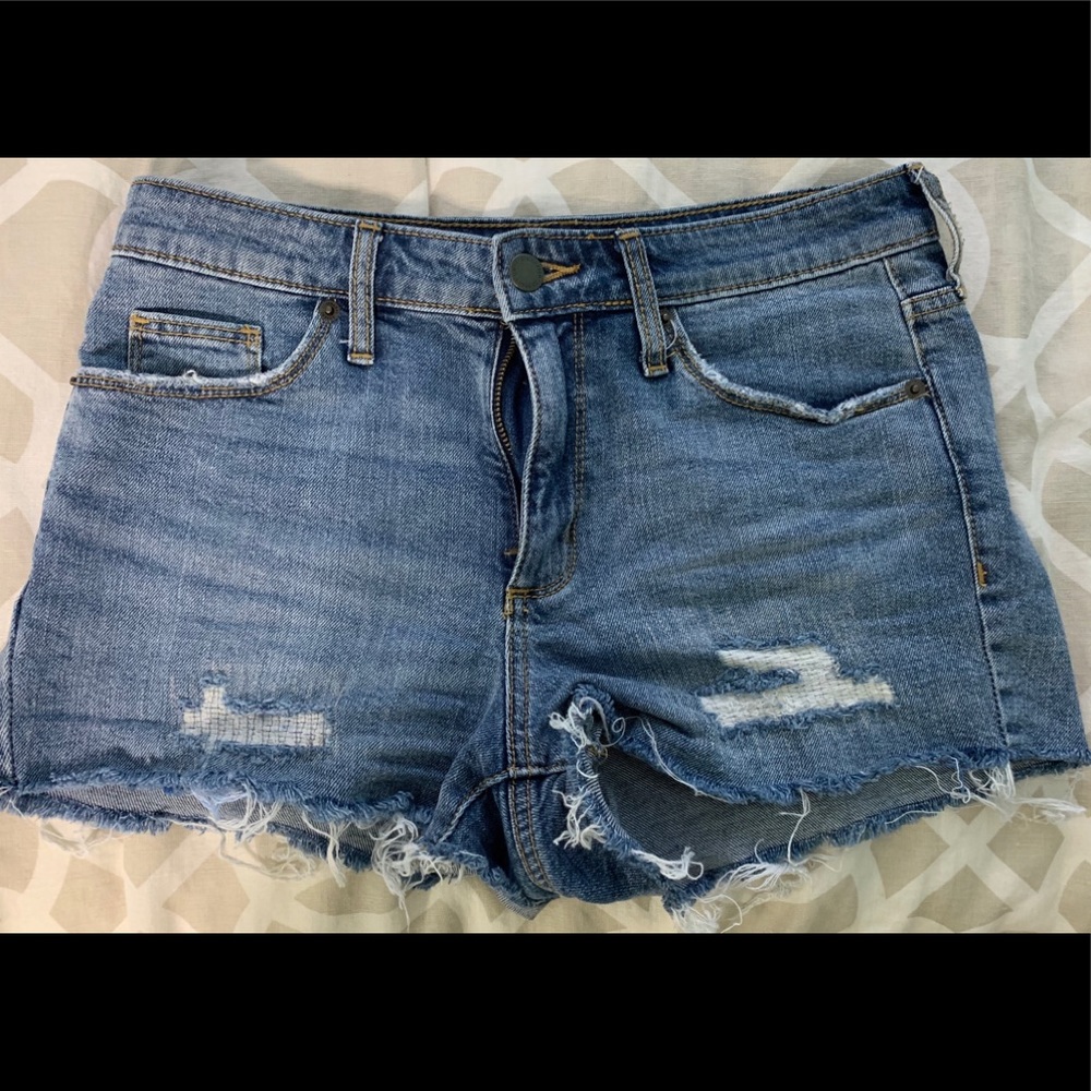 Target Universal Thread Jean shorts in size 4/27R